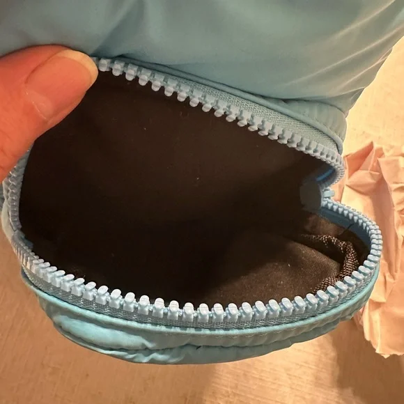 Wildfox Light Blue Sling Bag - Picture 6 of 7